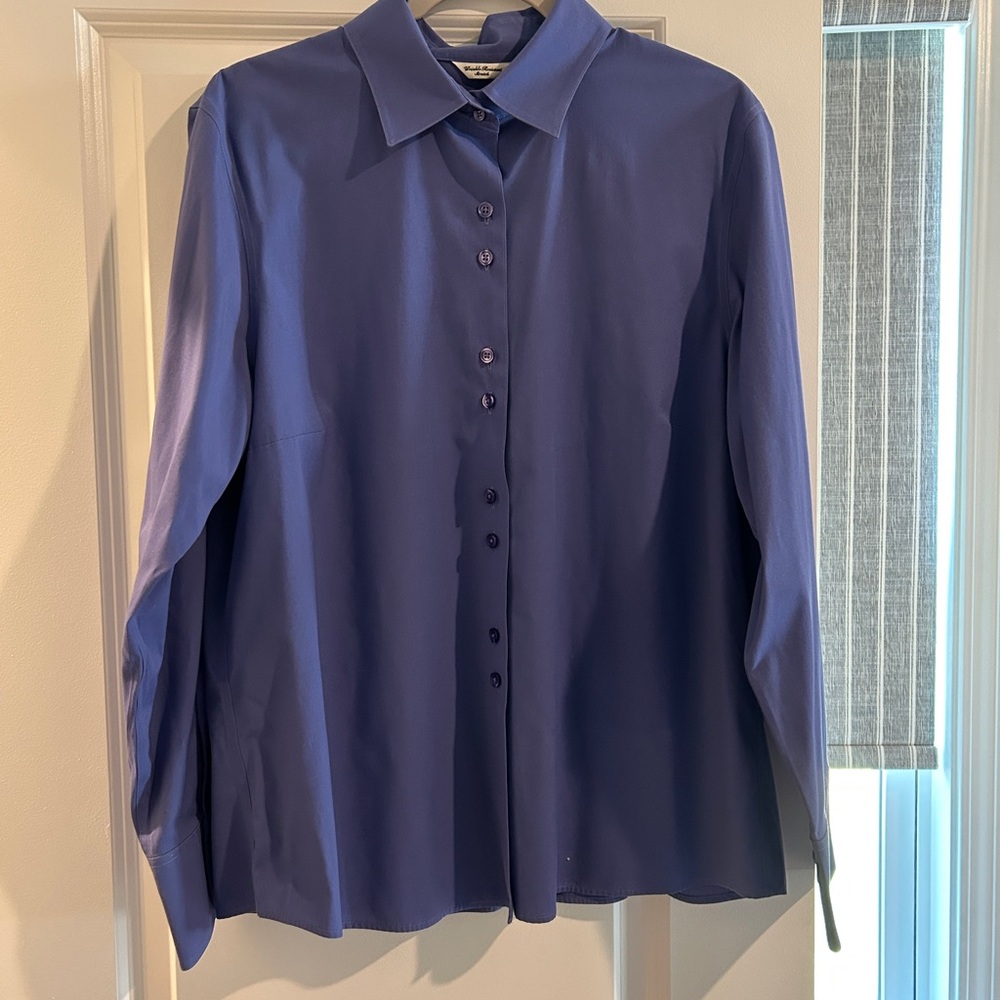 Talbots Periwinkle Blue Button-Up Shirt. Wrinkle Resistant size 16 in excellent